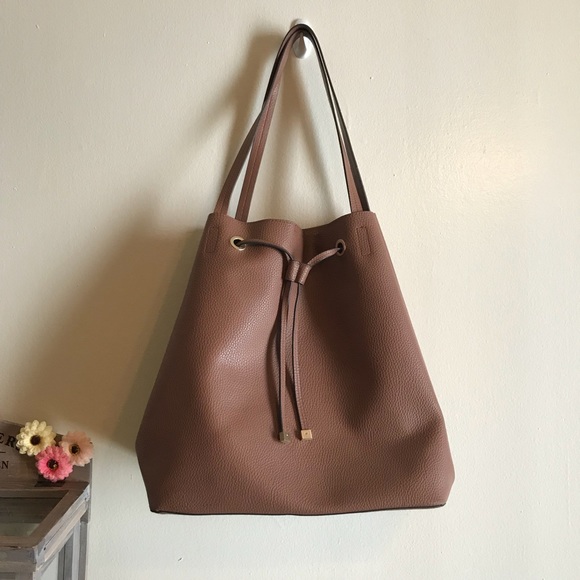 Handbags - 🎈SALE🎈Large Taupe Tan Drawstring Tote